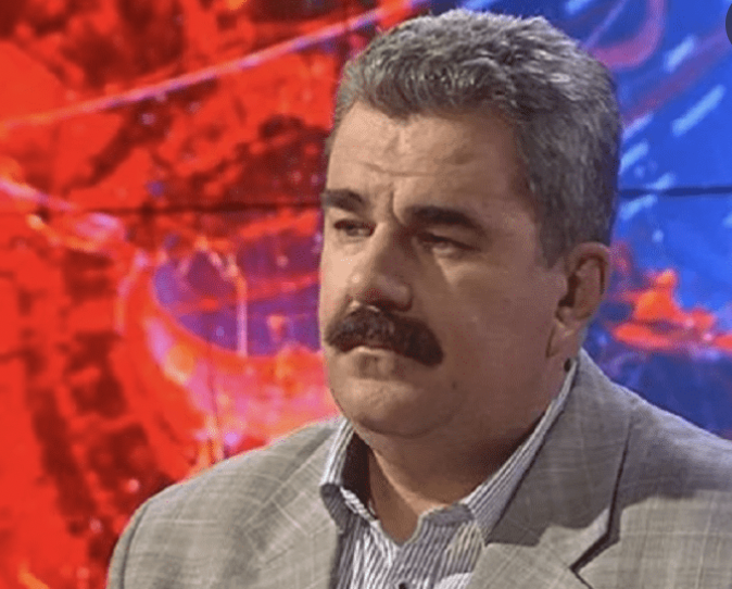<p>Там хранится как современное наследие годов 70–80-х, так и довоенные образцы. Если стрелковое вооружение находится в хороших условиях консервации, оно может долго храниться и быть пригодным. Там даже можно найти огромное количество винтовок Мосина, на которых стоит клеймо до 1900 и 1903 годов. Это делается с расчётом на то, что если происходит всеобщая мобилизация, военная промышленность не успевает выпускать стрелковые комплексы, то в бой идёт такое оружие: оно же тоже может нанести урон, не сказать что сокрушающий, но всё же</p>