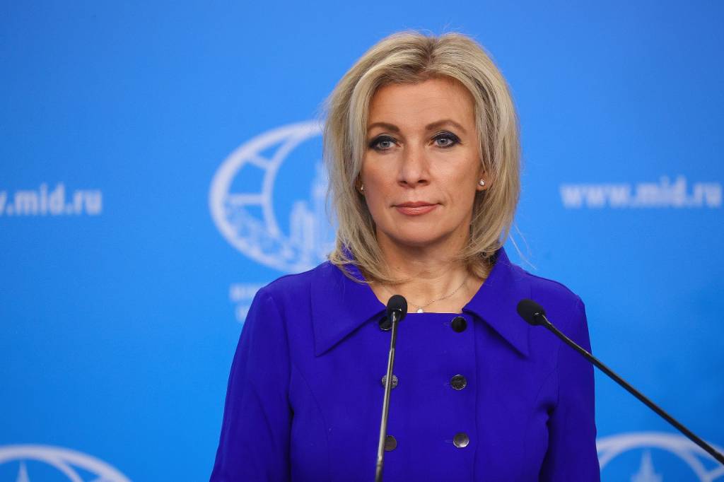 Захарова предложила выдать ордена за заслуги сыну и жене Зеленского