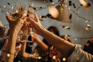 Без пузырьков: Россияне могут остаться без шампанского и других вин на Новый год