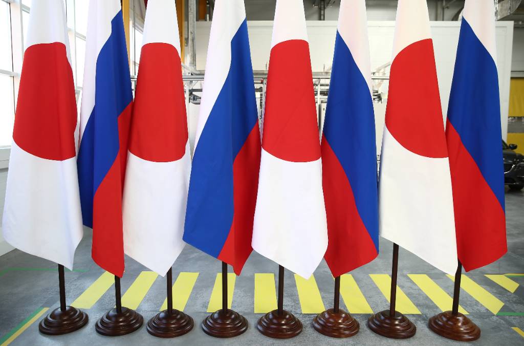 Япония запретит экспортировать в РФ грузовики, бульдозеры и самосвалы