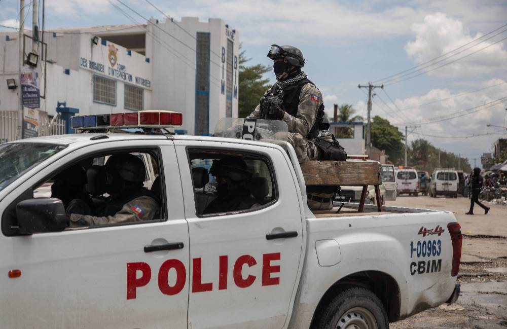В Гаити бандиты угнали два автобуса, взяв в заложники 38 человек
