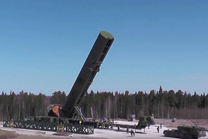 Кто быстрее: В ракетных войсках РФ сравнили характеристики ракет "Сармат" и "Воевода"