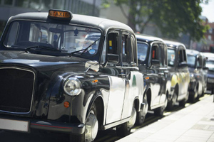 В Британии таксисты массово увольняются из-за роста цен на бензин