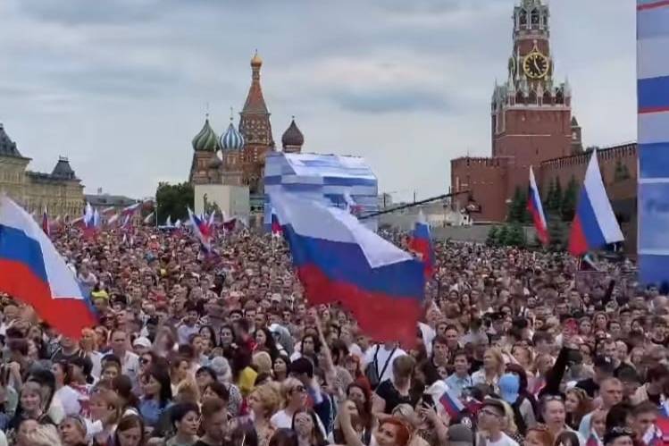 На концерте ко Дню России на Красной площади собралось 42 тысячи человек