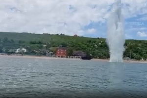 Столб воды с десятиэтажку: Появилось видео разминирования российскими военными акватории Мариуполя