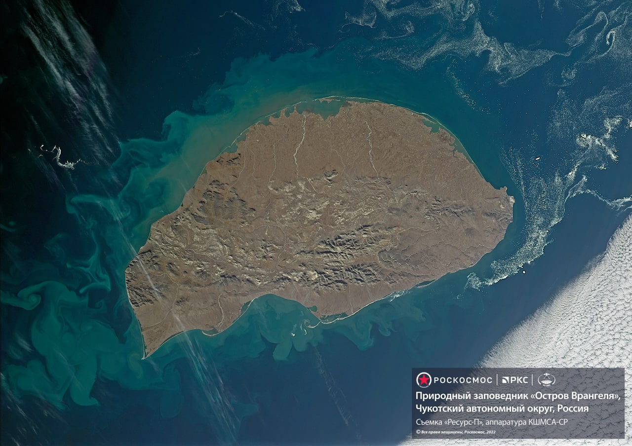 Вулканы, острова и не только: "Роскосмос" в День России показал спутниковые фото самых удивительных мест страны