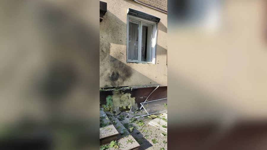 Последствия взрыва около здания ГУ МВД в Мелитополе. Обложка © Telegram / Владимир Рогов