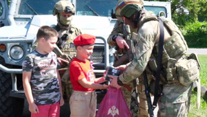 Росгвардейцы поздравили с Днём России встречавшего солдат под Белгородом мальчика Алёшу