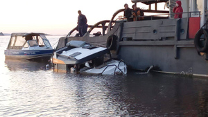 На Волге четыре человека погибли при столкновении катера с баржей