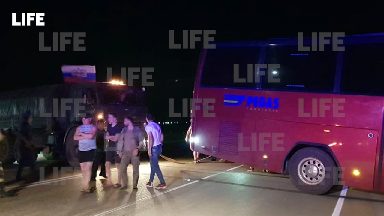 Автобус с группой "Земляне" попал в ДТП под Херсоном. Фото © Предоставлено Лайфу Андреем Храмовым