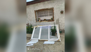 Воронки, осколки и побитые дома: Появились фотографии последствий обстрела ВСУ села в Брянской области
