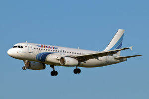 Летевший из Тюмени в Сочи самолёт подал сигнал бедствия из-за трещины в стекле