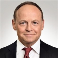 <p>Мы придумали этот проект, потому что давно работаем в Арктике и влюблены в неё. Встреча с ней всегда удивляет и дарит ни с чем не сравнимые впечатления, которые мы постарались передать через эмоциональные визуальные образы морских животных. Цифровые технологии открывают это завораживающее бескрайнее пространство с его энергией и величием, приглушёнными цветами и отсутствием резких движений. А лаконичная геометрия куба даёт возможность не отвлекаться на форму и сосредоточиться на медитативном взаимодействии с миром Крайнего Севера</p>