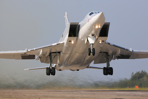 Может облететь всю Европу: В Британии назвали Ту-22М3 самым смертоносным российским самолётом
