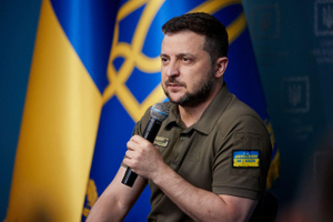 Зеленский потребовал от дипломатов искать для Киева новое оружие