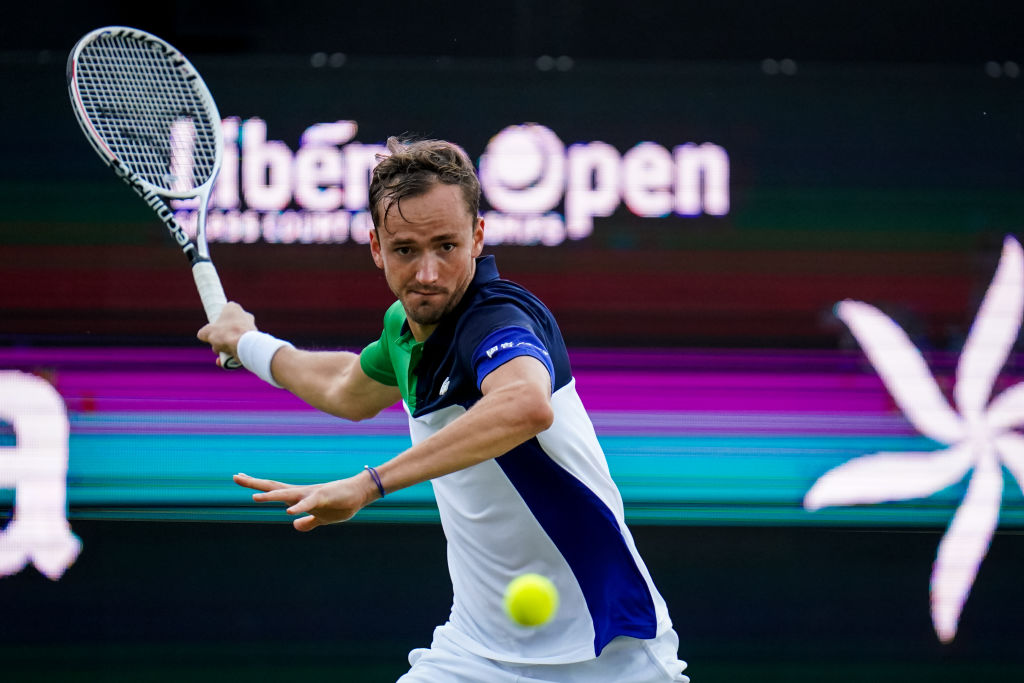 Хорошее начало: Даниил Медведев выиграл первый матч после возвращения на вершину рейтинга ATP