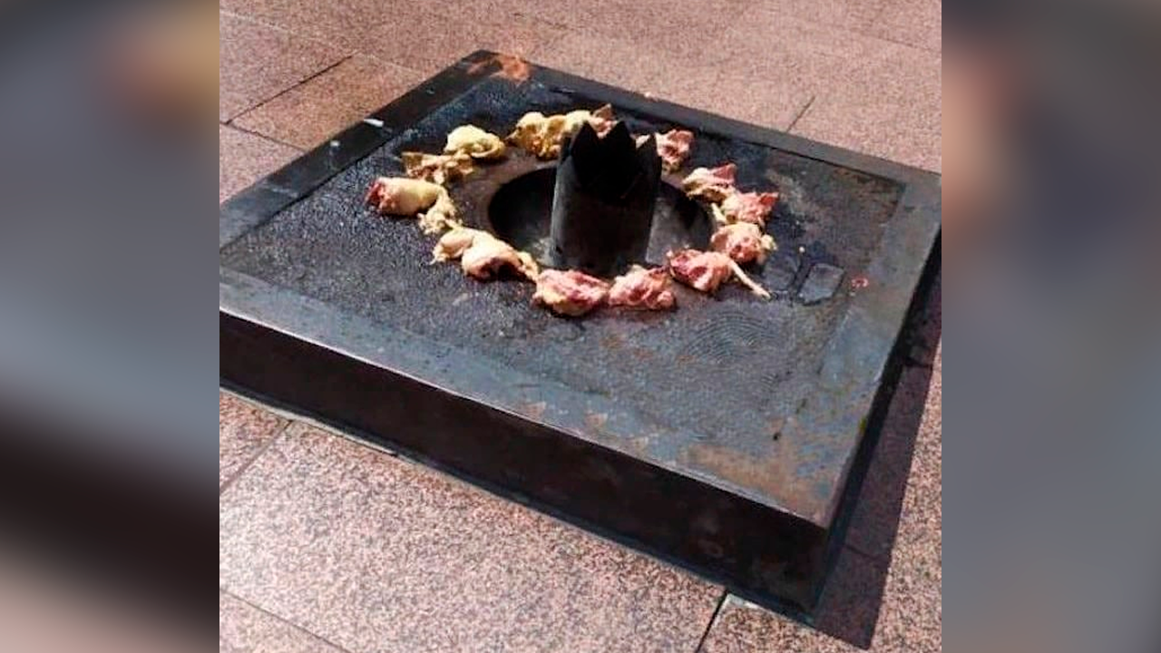 Вандалы пожарили курицу на Вечном огне у мемориала павшим в годы ВОВ в Калининграде