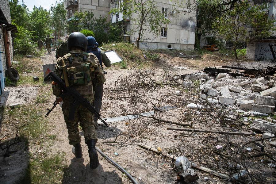 ВСУ могут удерживать на заводе Азот 1,2 тысячи мирных жителей