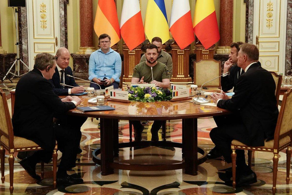 Лидеры государств приступили к переговорам. Фото © Twitter / UATV English