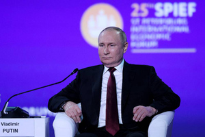Путин призвал сделать Байкал визитной карточкой экологического туризма 
