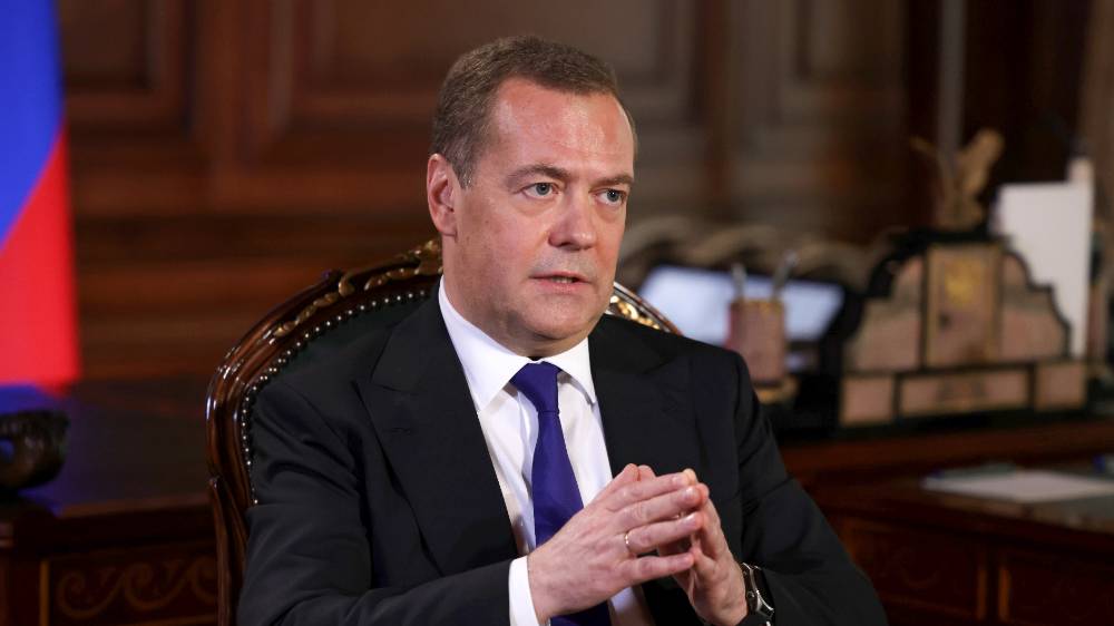 "Персонажей в голове по факту два": Медведев заподозрил у Байдена раздвоение личности