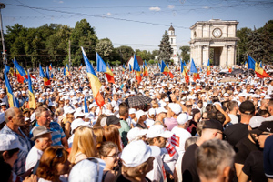 Десятки тысяч недовольных молдаван устроили протесты из-за высоких цен