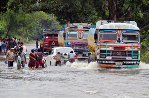 Мощное наводнение в Индии унесло жизни не менее 63 человек