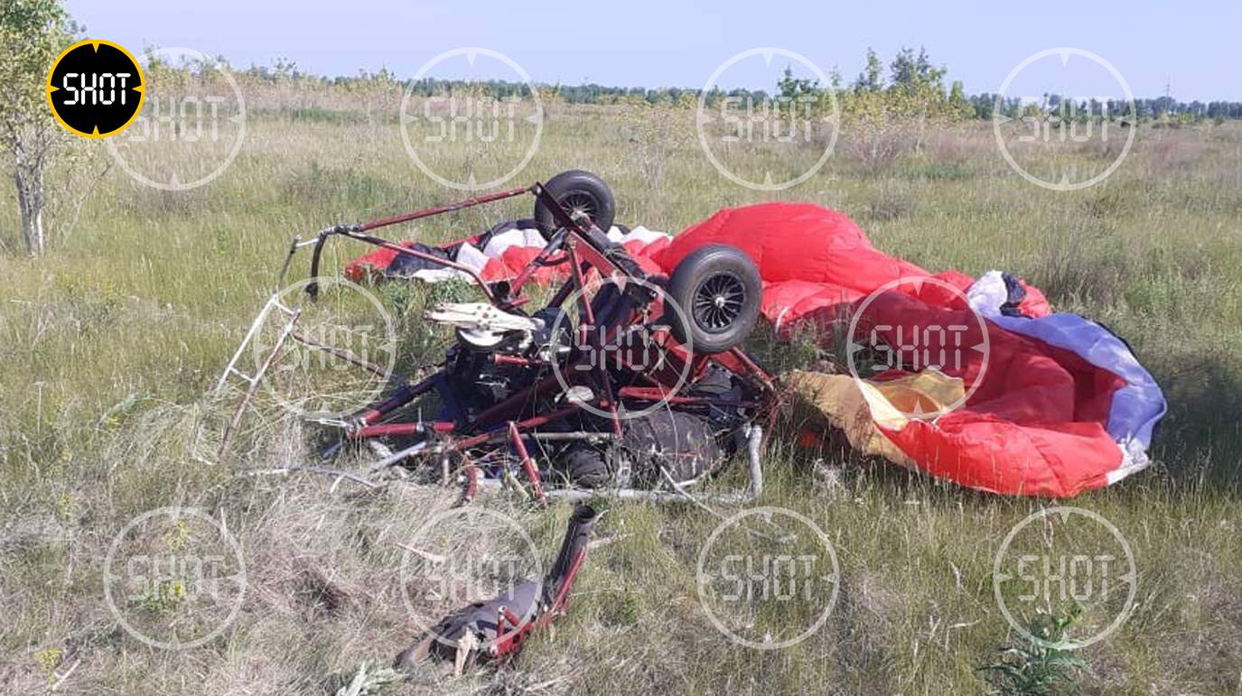 Развалился на части: Появилось фото с места крушения параплана в Омской области