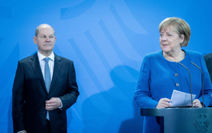 Эксперт раскрыл причину неожиданной поддержки Шольцом политики Меркель