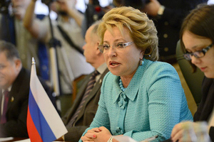 Матвиенко назвала "очередной дикостью" введение Украиной визового режима для россиян