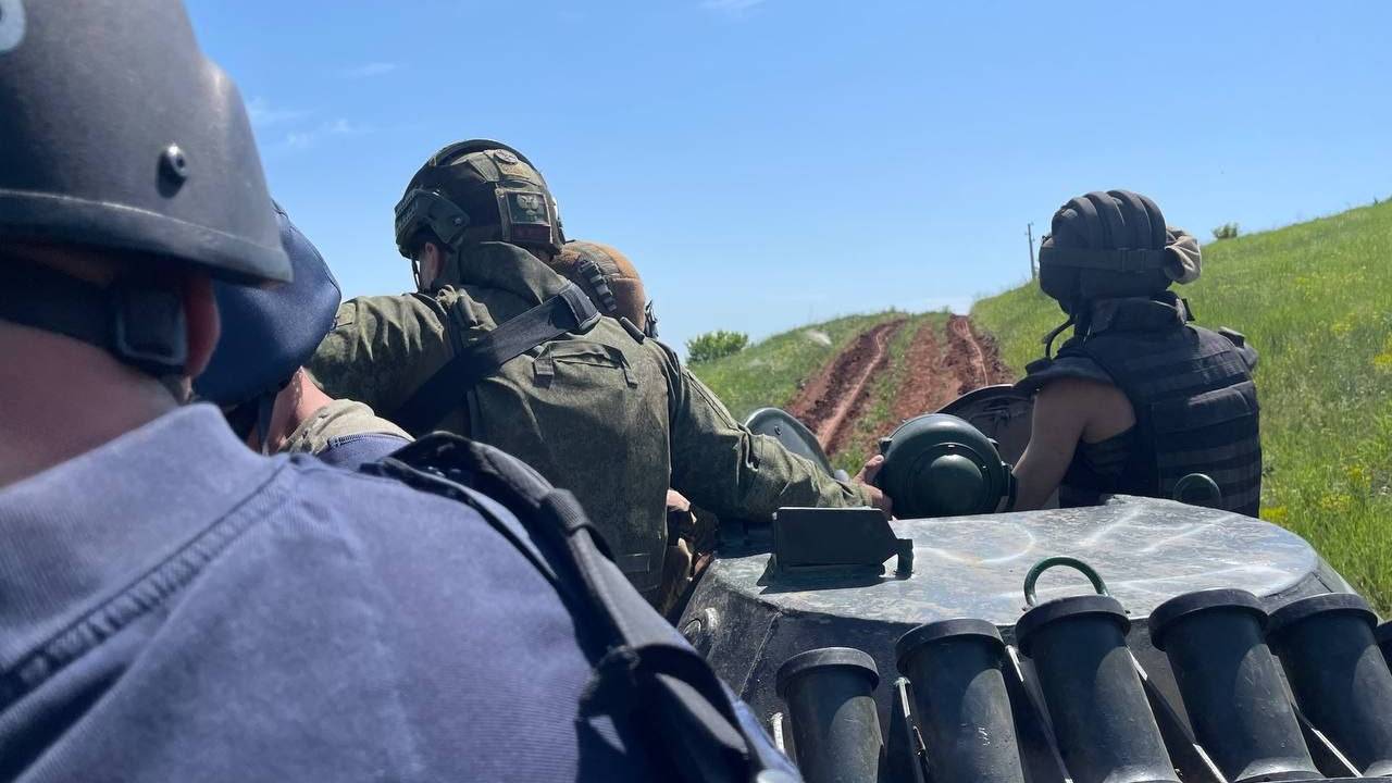 Кириенко вручил военкорам Первую Национальную премию интернет-контента