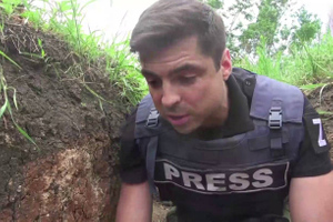 Съёмочная группа "Известий" попала под обстрел украинских боевиков в ЛНР