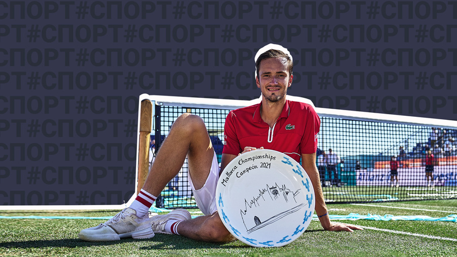 <p>Теннисист Даниил Медведев. Коллаж © LIFE. Фото © Getty Images / Quality Sport Images</p>
