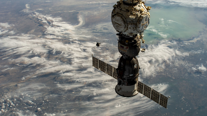 Грузовой корабль "Прогресс-81" приближается к Международной космической станции. Фото © Flickr / NASA Johnson