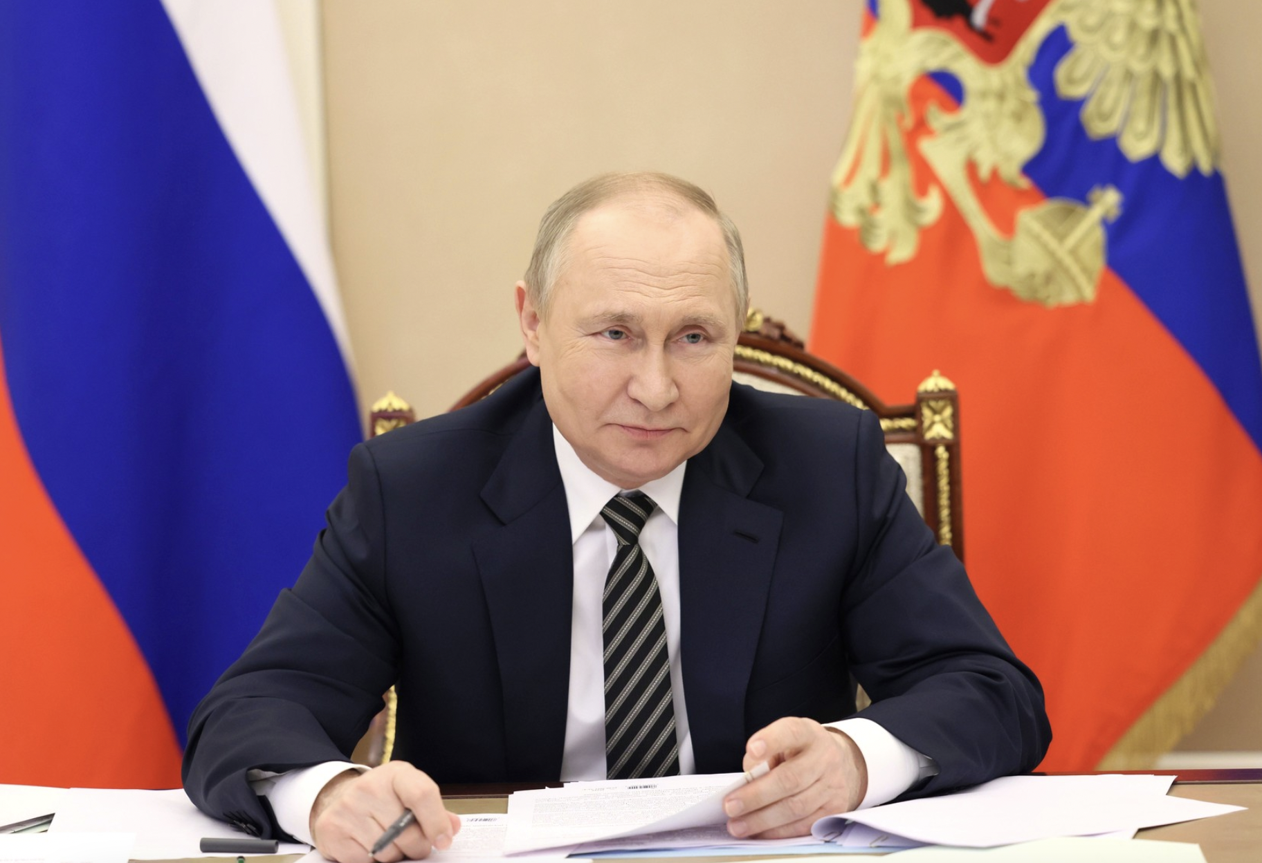 Путин: Наследники поколения победителей самоотверженно сражаются за Родину