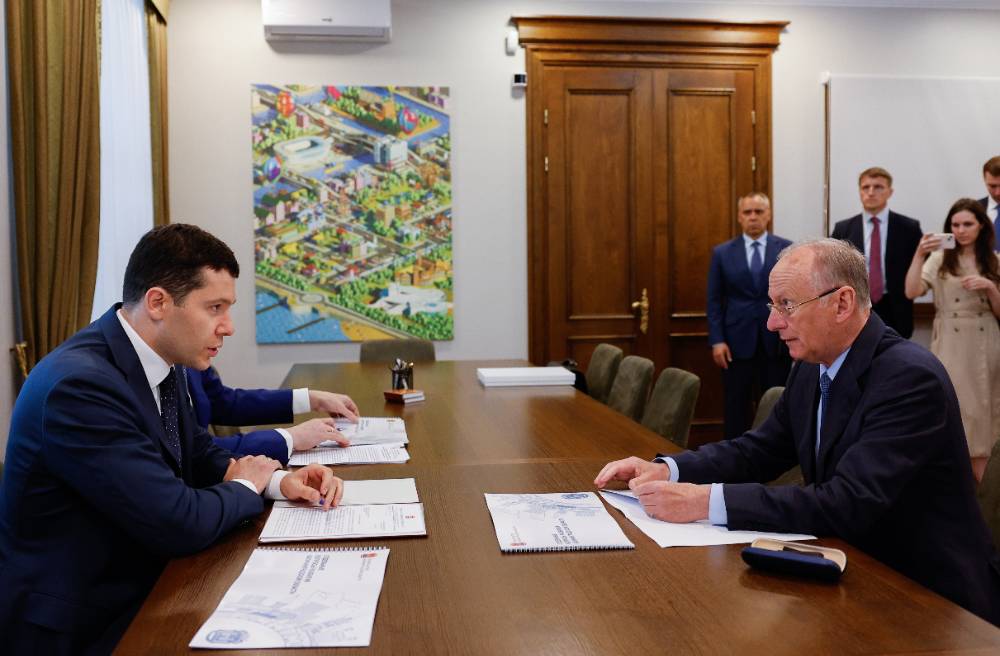 Патрушев обсудил с Алихановым транспортную доступность Калининградской области