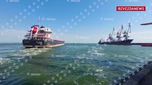 Опубликовано видео выхода первого иностранного судна из порта Мариуполя