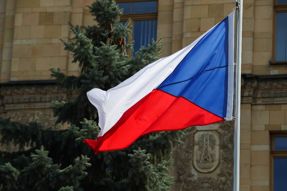 Чехия решила не выдавать россиянам визы до марта 2023 года