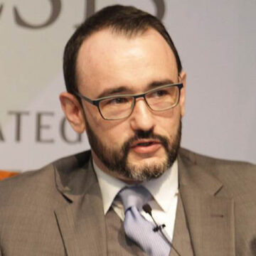 <p>Большинство ранних оценок, как мне кажется, оказались ошибочными. Они основывались на чудовищных ошибках в интерпретации данных. Поэтому некоторые люди, в том числе и я, не делали преждевременных выводов</p>