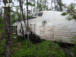 Лайф публикует первые фото с места падения самолёта Ан-30 в Якутии