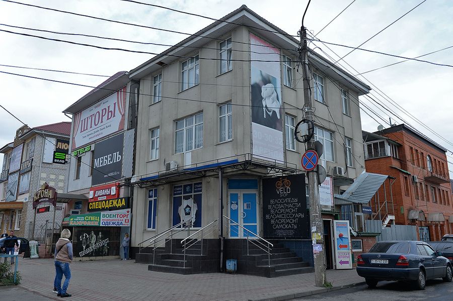 История брянских миллиардеров началась в трёхэтажном особняке на улице Ульянова, там был расположен офис их первого игорного заведения 