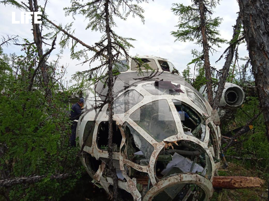 Упавший в Якутии Ан-30. Фото © LIFE