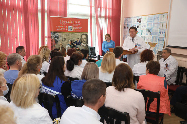 Медики из петербургской поликлиники массово едут лечить пациентов в Донбасс