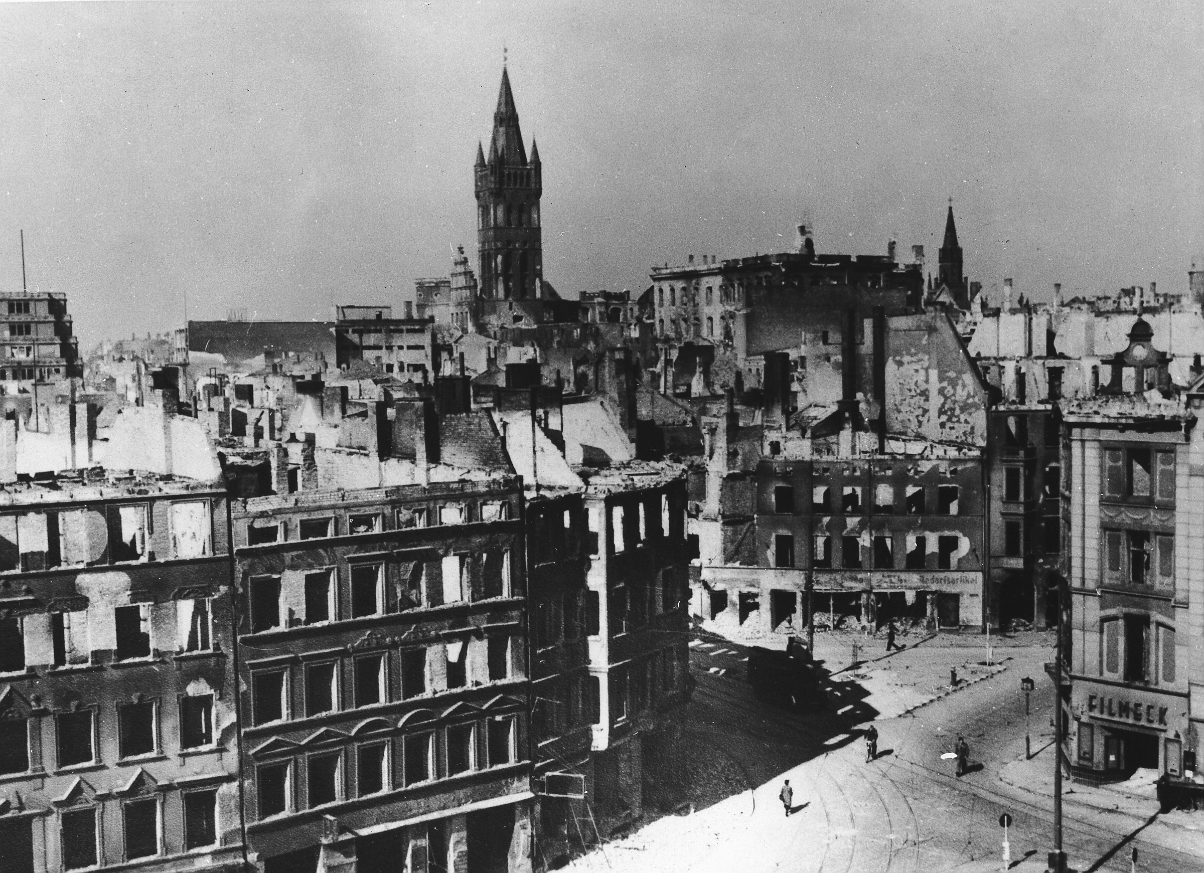 Кёнигсберг после бомбардировки 1944 года: вид на разрушенные улицы. Фото © Getty Images / ullstein bild