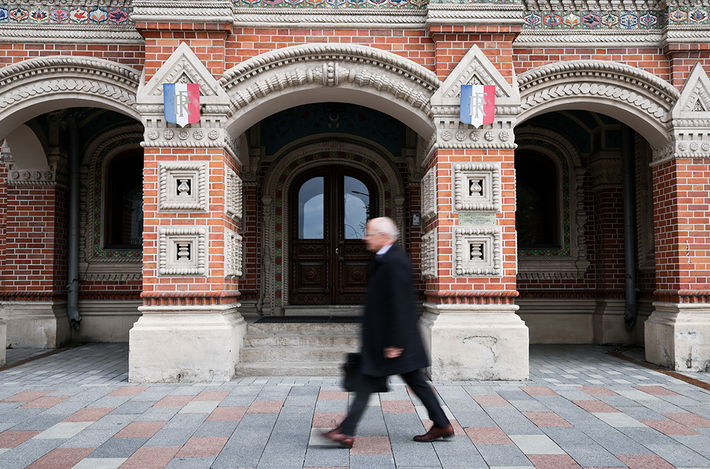 Россия решила выслать сотрудника Посольства Франции