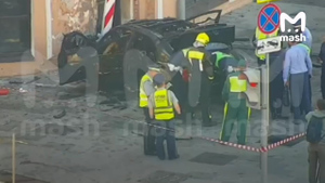 Тренер сборной Дагестана по борьбе спас из горящего Mercedes шестерых человек в центре Москвы