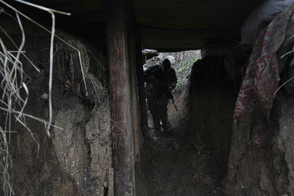 В Золотом и Горском ищут украинских военных, пытающихся скрыться в гражданской одежде