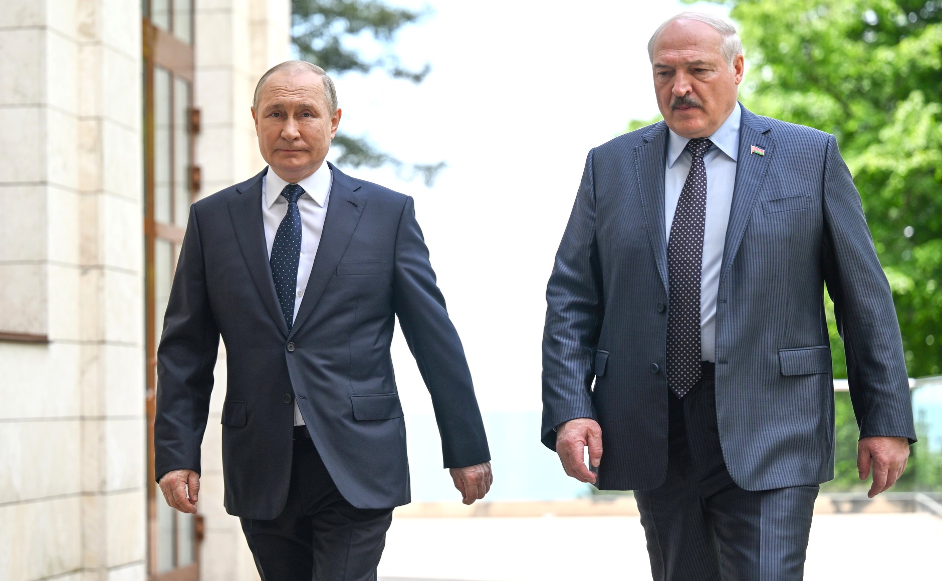 Лукашенко назвал жизненно важным обсуждение с РФ вопросов обороны
