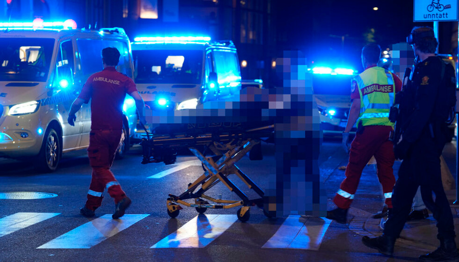Медики везут раненого в Осло. Фото © Javad M. Parsa / NTB