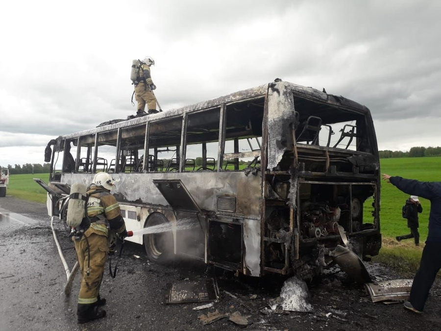 Последствия пожара в автобусе. Фото © VK / ГУ МЧС России по Тюменской области